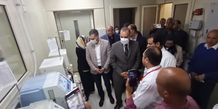 محافظ كفر الشيخ يتفقد مستشفى الكلى بفوه موجها بتقديم كافة الخدمية والرعاية للمرضى 1