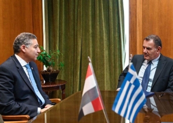 السفير المصري في أثينا يلتقي وزير الدفاع اليوناني 1