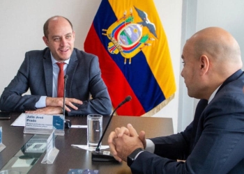 سفير مصر في كيتو يلتقي وزير الإنتاج والتجارة الخارجية بالإكوادور 3