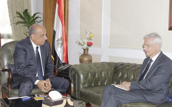 وزير قطاع الأعمال العام يبحث مع سفير فرنسا بالقاهرة تعزيز التعاون الاقتصادي والاستثماري 1