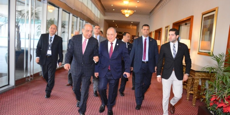 وزير قطاع الأعمال العام يؤكد أهمية التنسيق والتكامل العربي في صناعة الألومنيوم