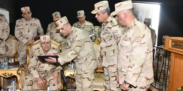 الفريق أسامة عسكر يشهد المرحلة الرئيسية لمشروع «إعصار 65» بالجيش الثالث الميداني