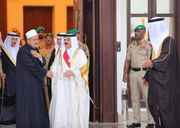 ملك البحرين في استقباله.. شيخ الأزهر يهبط المنامة تمهيدًا للمشاركة في ملتقى التعايش الإنساني