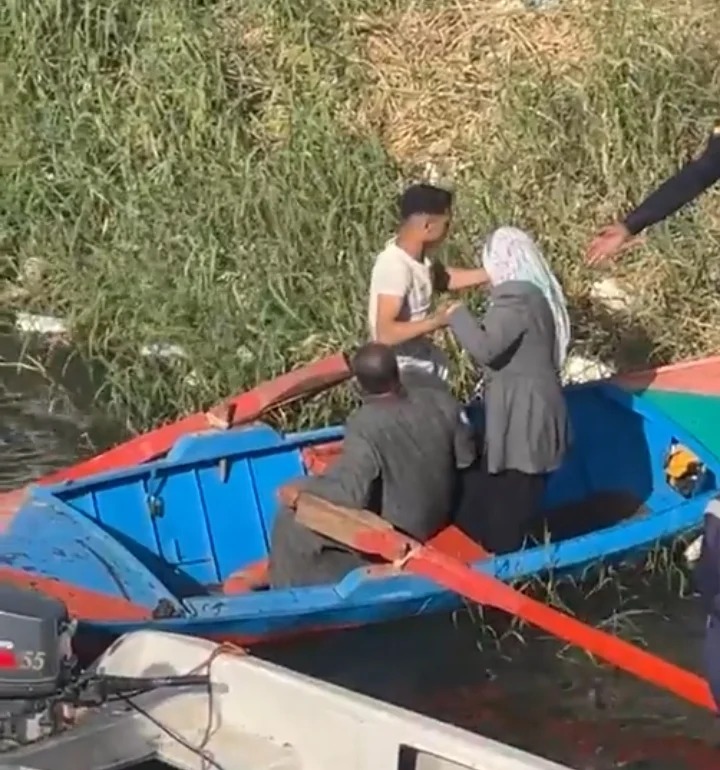 إنقاذ فتاة من الموت عقب سقوطها في مياه النيل بـ سوهاج| صور 