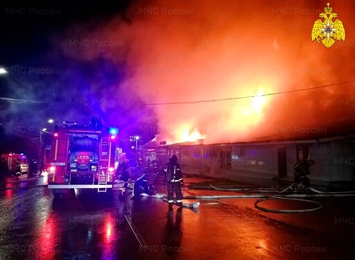 بسبب الألعاب النارية .. 13 قتيلا في حريق هائل بمقهى غربي روسيا 1