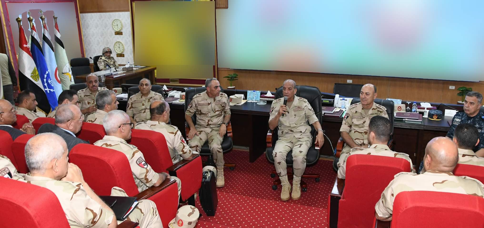 عاجل |وزير الدفاع يشهد المرحلة الرئيسية لمشروع مراكز القيادة التعبوى صمود - 2 2