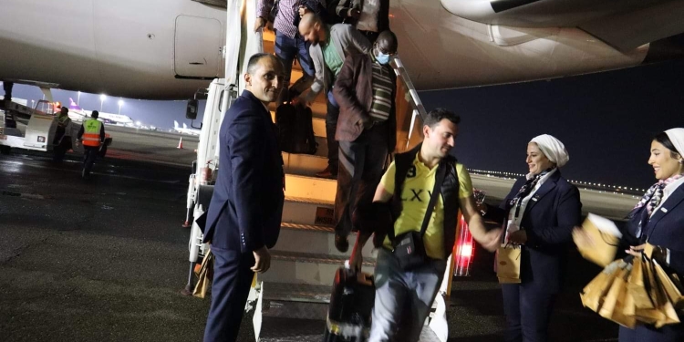 وصول أول رحلة ل مصر للطيران بــ الوقود الحيوي قامة من فرنسا على متنها ضيوف (COP27) 1