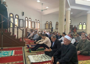 محافظ كفر الشيخ ونائبه يؤديان صلاة الجمعة وافتتاح مسجد بسيدي سالم 2
