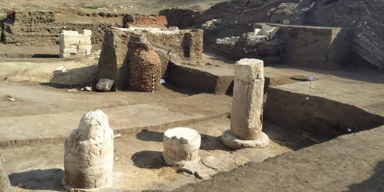 الكشف عن بقايا صالة أعمدة معبد بوتو بمحافظة كفر الشيخ 1