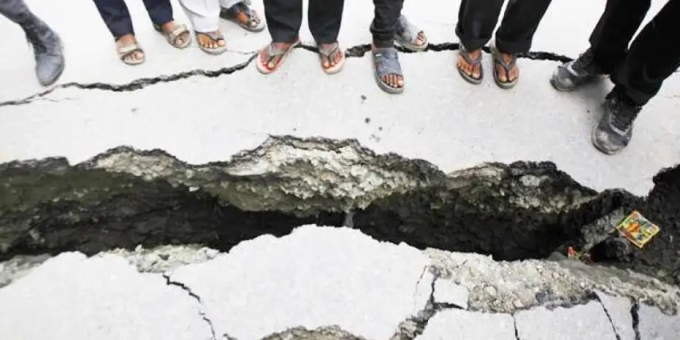 زلزال إندونيسيا: إنقاذ طفل يبلغ من العمر 5 سنوات من تحت الأنقاض