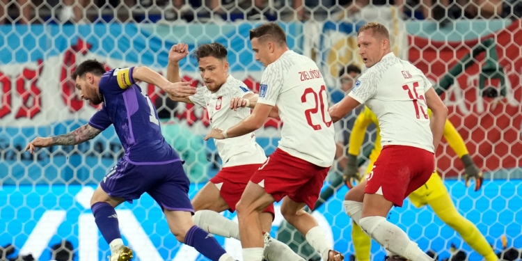 الأرجنتين تصطحب بولندا إلى دور الستة عشر في كأس العالم 1