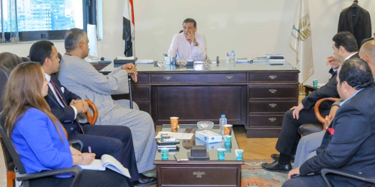 وفد من حزب مصر أكتوبر يلتقي رئيس البنك الزراعي لبحث سُبل التعاون المشترك