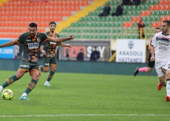 فيديو .. كوكا يسجل في تعادل ألانيا سبور أمام قونيا في الدوري التركي 8