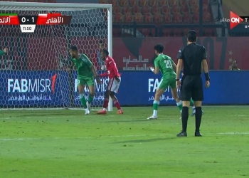 محمود علاء يهدي الأهلي هدف التقدم في مباراة الدوري 1