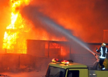 12 سيارة إطفاء تنجح في إخماد حريق بـ مزرعة في العبور 2