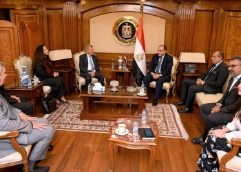وزير الصناعة يبحث مع شركتين امريكية ونمساوية توطين صناعة الاجهزة المعملية والمستلزمات الطبية في مصر 2
