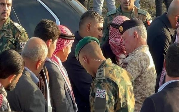 ملك الأردن يتقدم مشيعي جثمان العقيد عبدالرزاق الدلابيح 1
