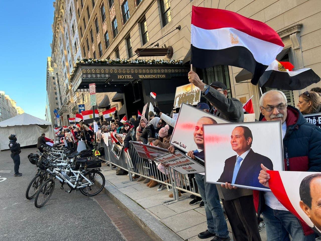 عاجل | شاهد بالصور استقبال الجالية المصرية بـ أمريكا لـ الرئيس السيسي 9