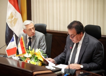 وزير الصحة يستقبل سفير فرنسا لدى مصر لمناقشة التعاون في القطاع الصحي 2