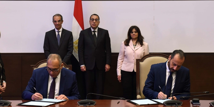 آليات متقدمة من الحكومة للتواصل مع المصريين العاملين بالخارج