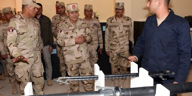 رئيس أركان حرب القوات المسلحة يشهد بيانًا عمليًا للتكتيكات الصغرى والمهارة