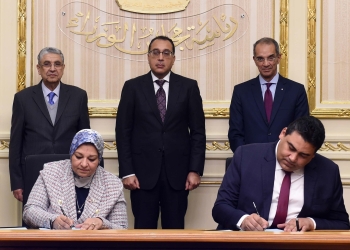 مدبولي يشهد توقيع بروتوكول "المصرية للاتصالات" و"المصرية لنقل الكهرباء" 3