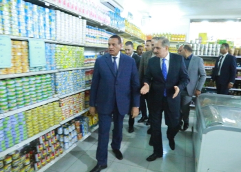 وزير التنمية المحلية ومحافظ كفر الشيخ يفتتحان هايبر ماركت المنطقة الشمالية العسكرية للمواد الغذائية  6