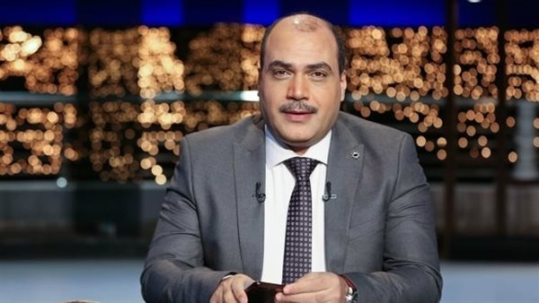 ردا على تغريدة التطبيل.. محمد الباز يهاجم ساويرس: الشهادة لله هو تافه محترف وجاهل كمان 1