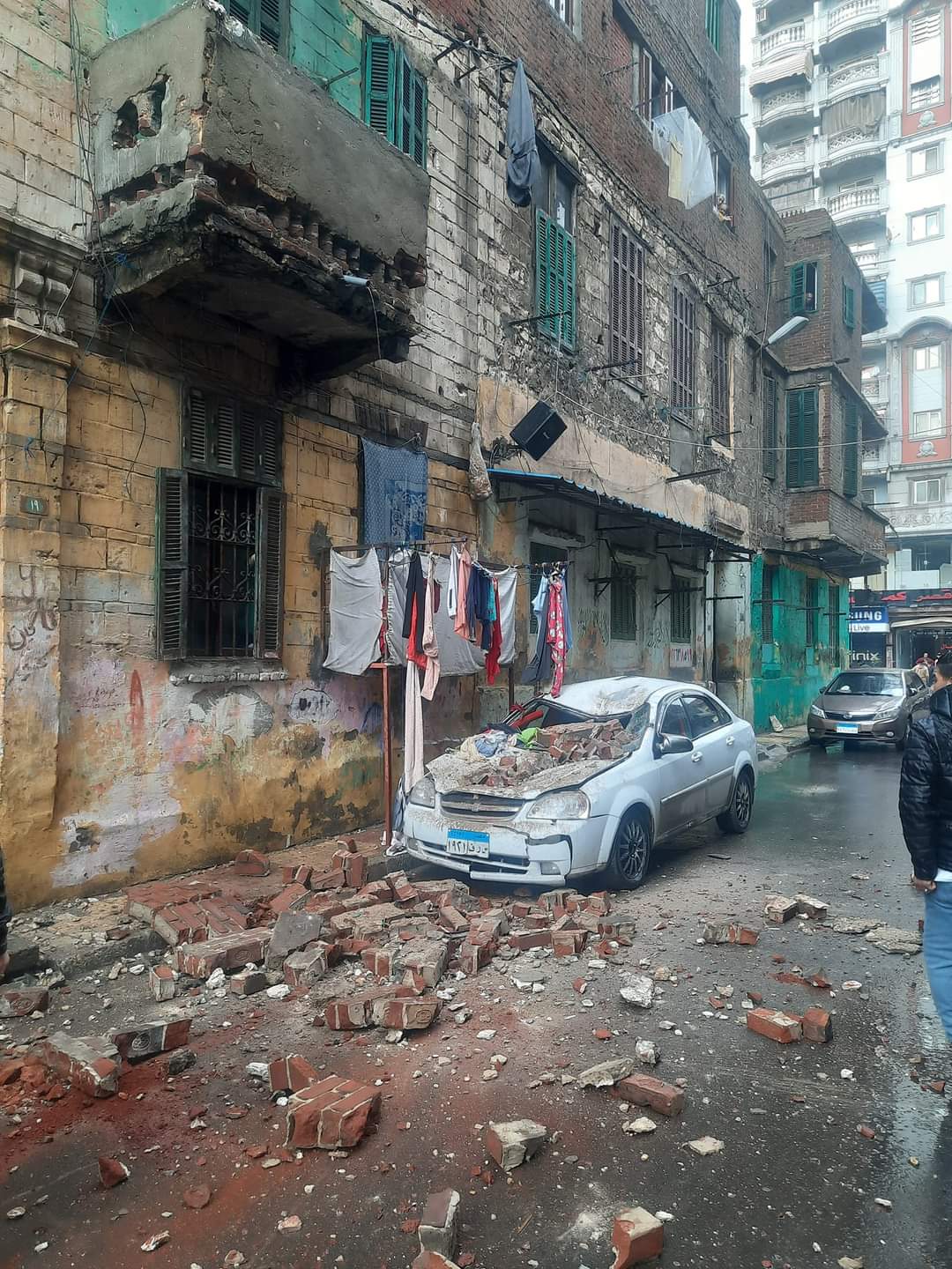 أمطار شديدة.. تحطم سيارة إثر انهيار شُرفة عقار غرب الإسكندرية 2