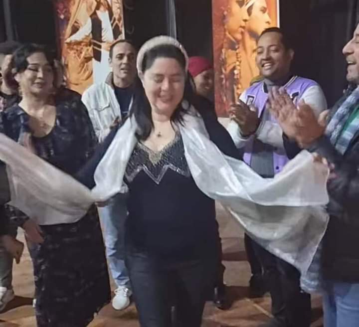 بوصلة رقص.. علا رامي تحتفل بعيد ميلادها وسط فريق عمل مسرحية «شفيقة القبطية» 1