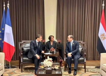 الرئيس السيسي يلتقي نظيره الفرنسي بالأردن 1