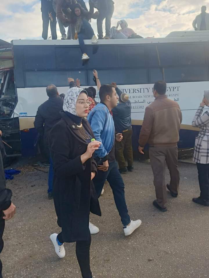 عاجل | إصابة 17 طالبًا في حادث انقلاب أتوبيس جامعي على طريق جمصة بالدقهلية