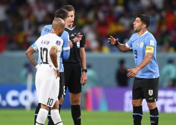 فيفا يعاقب كافاني وخيمينيز بسبب أحداث مباراة أوروجواي وغانا في كأس العالم 2022 1