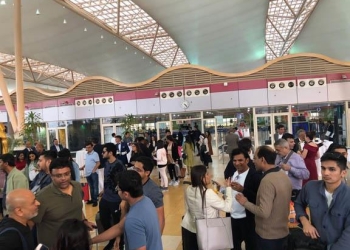جايين يعملوا الفرح في مصر.. وصول 337 راكب هندي إلى مطار شرم الشيخ لحضور حفل زفاف| صور 2