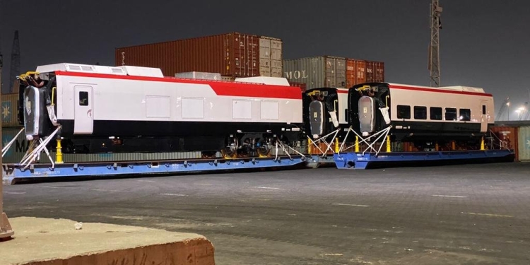 وزير النقل يعلن وصول القطار الثالث والرابع من قطارات تالجو الفاخرة لميناء الاسكندرية