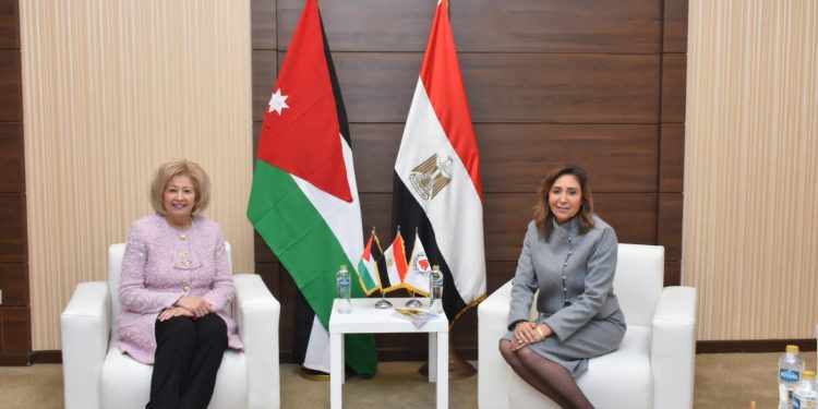 وزيرة الثقافة المصرية تستقبل نظيرتها الأردنية عقب افتتاح معرض القاهرة الدولي للكتاب