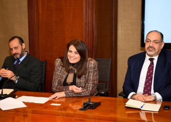 وزيرة الهجرة تعقد اجتماعًا مع رئيس قطاع الاستثمار ببنك مصر