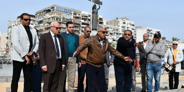 محافظ بورسعيد يتفقد سير أعمال تطوير المرحلة الأولى من الممشى السياحي