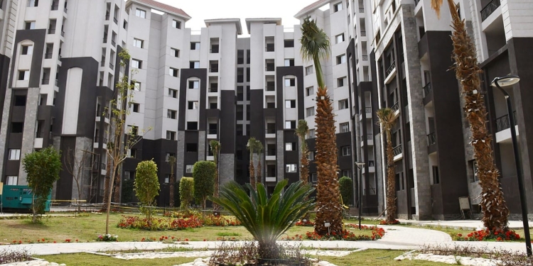 وزير الإسكان يعلن عن موعد بدء تسليم وحدات الحي السكني R3 بالعاصمة الإدارية الجديدة