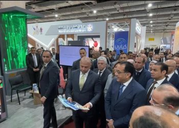رئيس الوزراء يتفقد جناح البورصة المصرية بمعرض القاهرة الدولي للكتاب