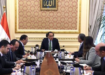 مدبولي يتابع مع رئيس هيئة الاستثمار جهود دعم وتهيئة مناخ الاستثمار في مصر