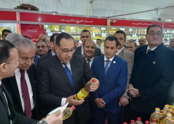 تخفيضات 30%.. رئيس الوزراء يفتتح معرض أهلا رمضان بالجيزة 5