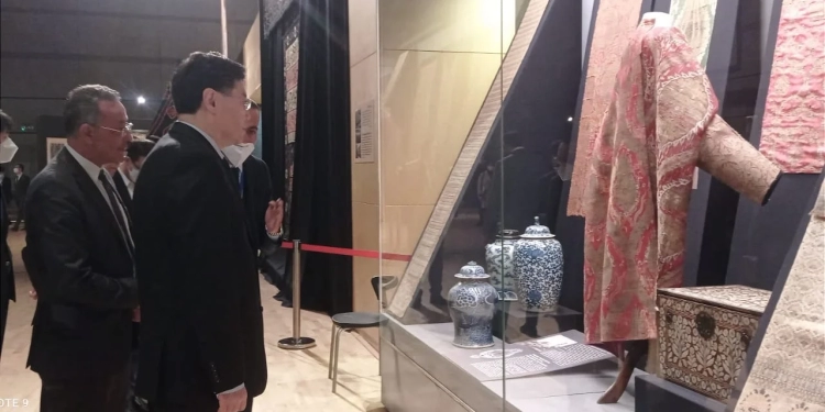 وزير الخارجية الصيني يزور المتحف القومي للحضارة