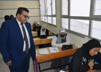 بالصور.. وكيل التعليم بجنوب سيناء يتابع امتحانات النقل بمدارس المحافظة 2