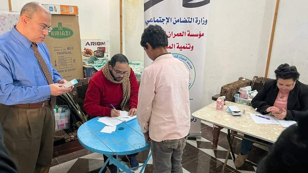 "مبادرة أطفال أصحاء".. قافلة طبية في قرية الروافع بمحافظة سوهاج 2