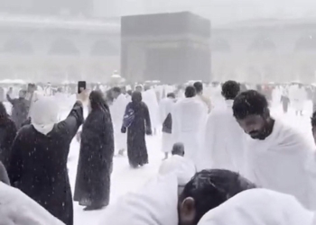 السعودية تكشف حقيقة تساقط الثلوج على المسجد الحرام 1