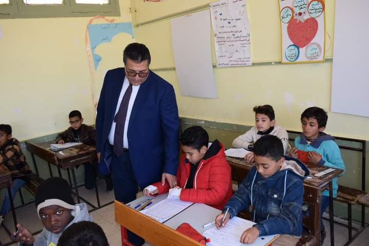 بالصور.. وكيل التعليم بجنوب سيناء يتابع امتحانات النقل بمدارس المحافظة 2