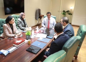 وزير الصحة يبحث مع ممثلي صندوق مصر السيادي فرص الاستثمار فى المجال الصحي 3
