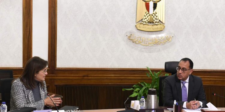 رئيس الوزراء يتابع مستجدات المشروع القومي لتنمية الأسرة المصرية 1
