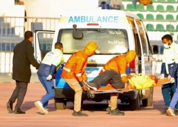صور.. نقل أحد مشجعي الإسماعيلي إلى المستشفى بعد تعرضه للإغماء في مباراة الحدود 3